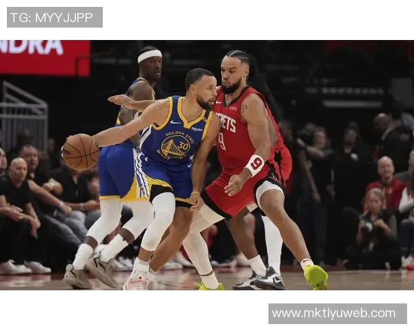 狄龙与火箭球员深情拥抱展现真爱情怀温暖全场 狄龙与火箭球员深情拥抱展现真爱情怀温暖全场