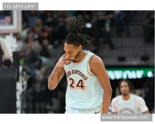 卡秃怒斥裁判判罚不公瓦塞尔手部接触并非犯规真相揭晓