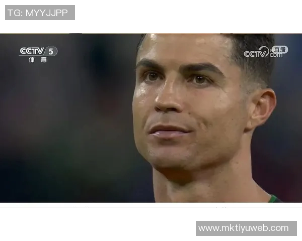 C罗单刀挑射被扑裁判判越位引发争议球迷热议比赛判罚