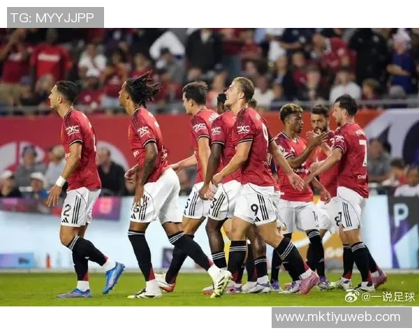 曼联10月最佳球员候选名单揭晓库尼亚姆伯莫拉门斯德里赫特争夺荣誉