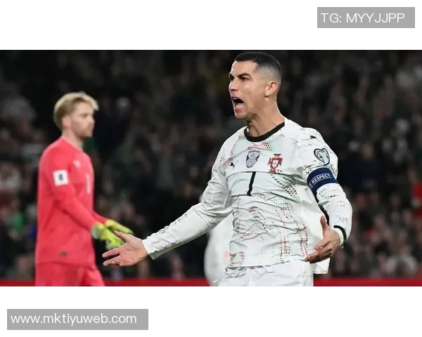 C罗与爱尔兰恩怨再起四年前挥手打人今肘击染红被罚下 C罗与爱尔兰恩怨再起四年前挥手打人今肘击染红被罚下