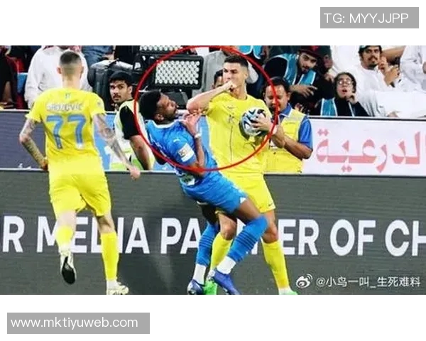 C罗与爱尔兰恩怨再起四年前挥手打人今肘击染红被罚下 C罗与爱尔兰恩怨再起四年前挥手打人今肘击染红被罚下