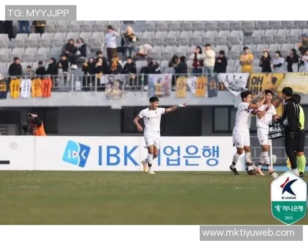 大邱FC遭遇降级危机重返K2联赛十年后再度挑战新征程 大邱FC遭遇降级危机重返K2联赛十年后再度挑战新征程