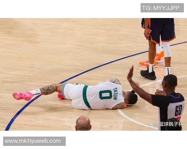 杰伦布朗主动请缨防守小卡马祖拉称赞其斗志与硬气